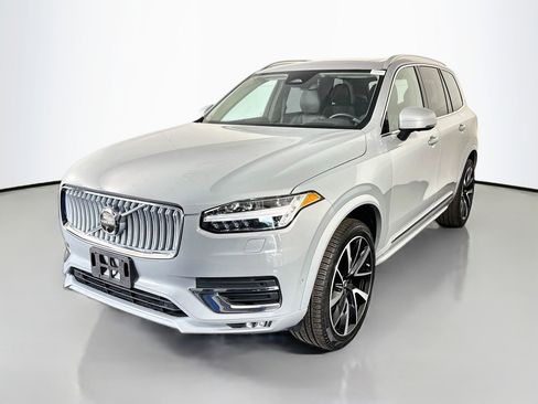 Used 2025 Volvo XC90 B5 Plus w/ Protection Package Premier AWD/4WD image 4