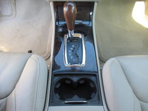 Used 2010 Cadillac DTS Luxury image 20