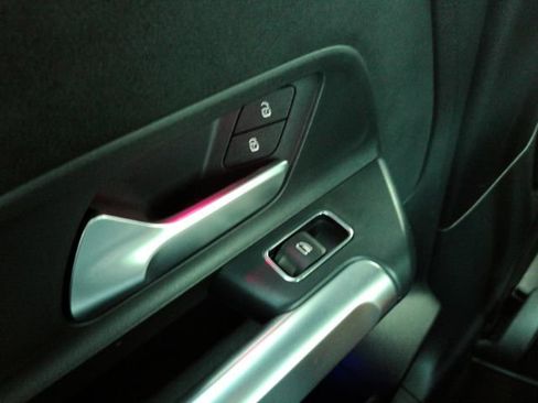 Used 2021 Mercedes-Benz GLB 250 image 31