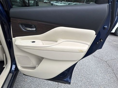 Used 2019 Nissan Murano Platinum image 16