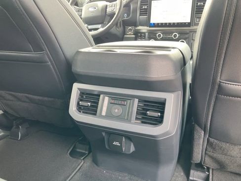 New 2025 Ford F250 Lariat w/ Black Appearance Package image 15