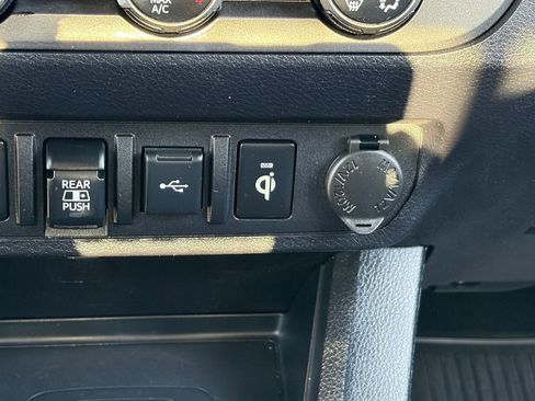 Used 2020 Toyota Tacoma TRD Sport w/ Technology Package RWD image 30