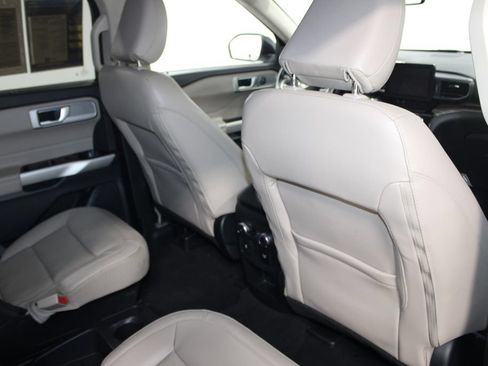 Used 2021 Ford Explorer Limited w/ Equipment Group 301A RWD image 33