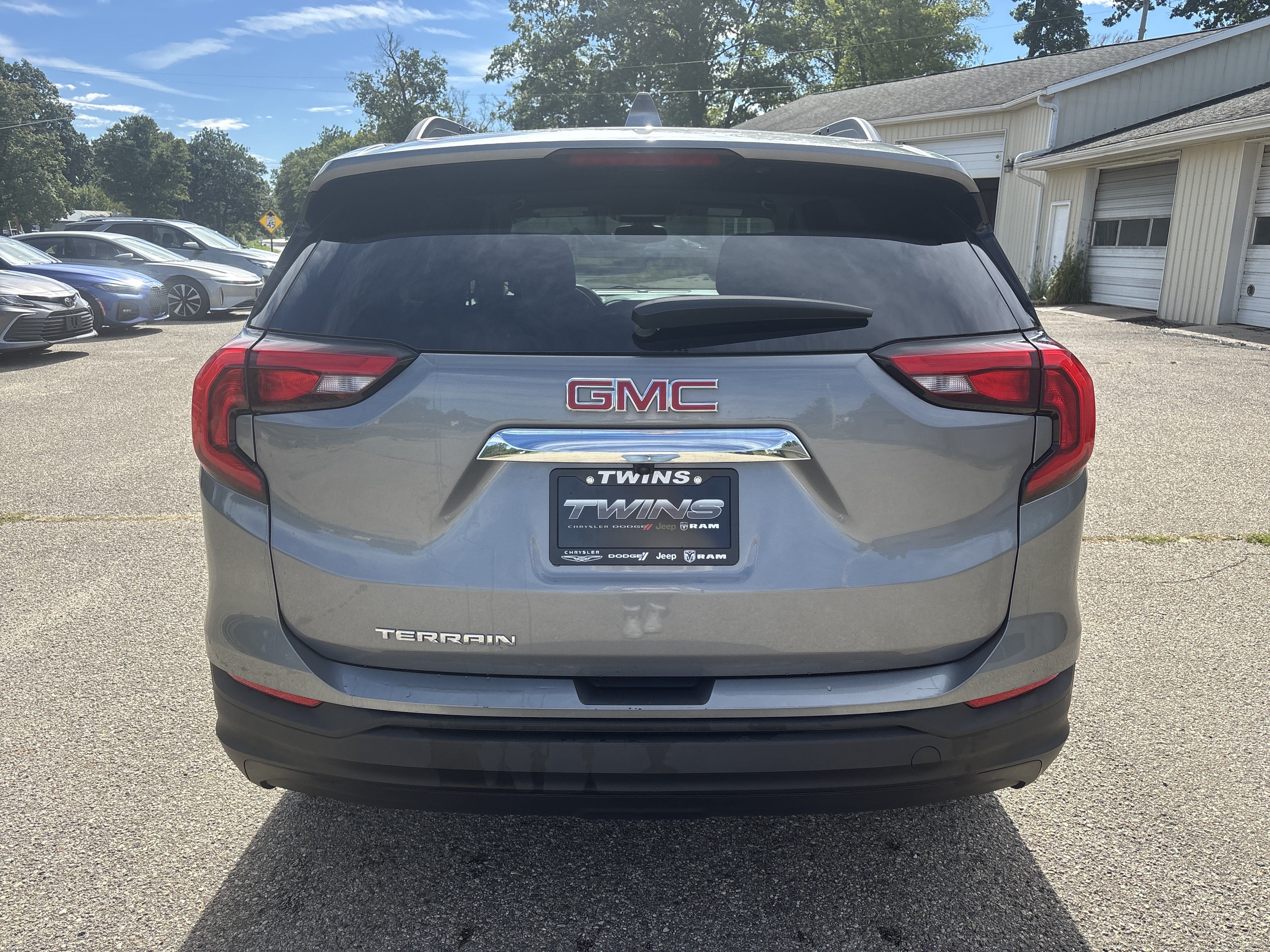 Used 2019 GMC Terrain SLE w/ Driver Convenience Package FWD image 4