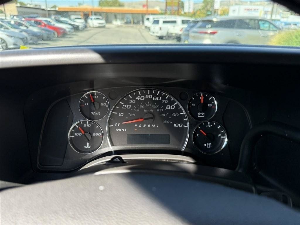 Used 2015 Chevrolet Express 2500 RWD image 16