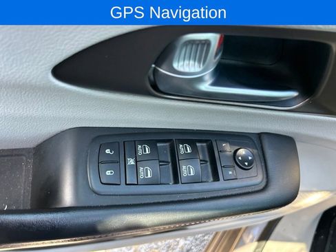 Used 2018 Chrysler Pacifica Touring-L Plus w/ Tire & Wheel Group FWD image 4