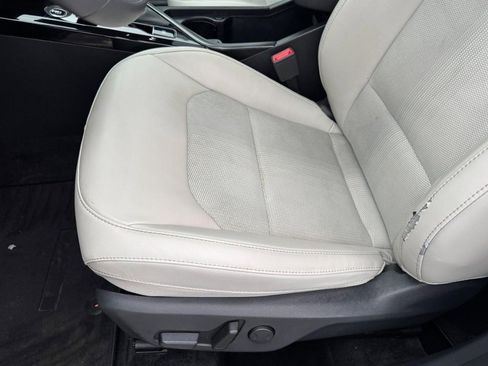 Used 2023 Kia Niro EX Touring image 14