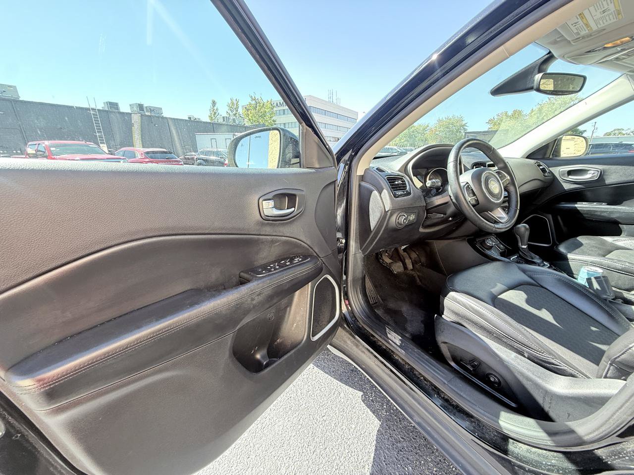 Used 2018 Jeep Compass Latitude w/ Popular Equipment Group AWD/4WD image 9