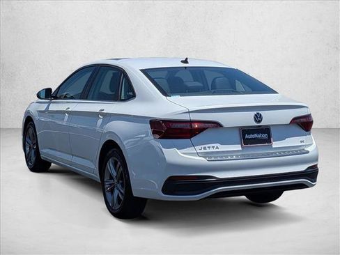 Used 2024 Volkswagen Jetta SE FWD image 8
