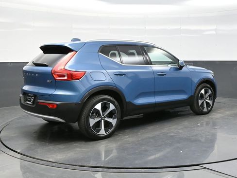Used 2025 Volvo XC40 B5 Plus image 7