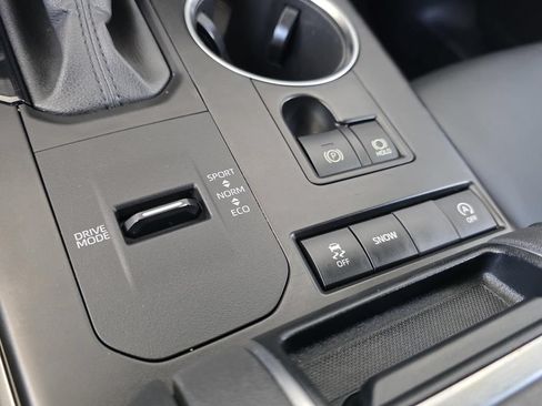 Used 2022 Toyota Highlander XLE FWD image 25