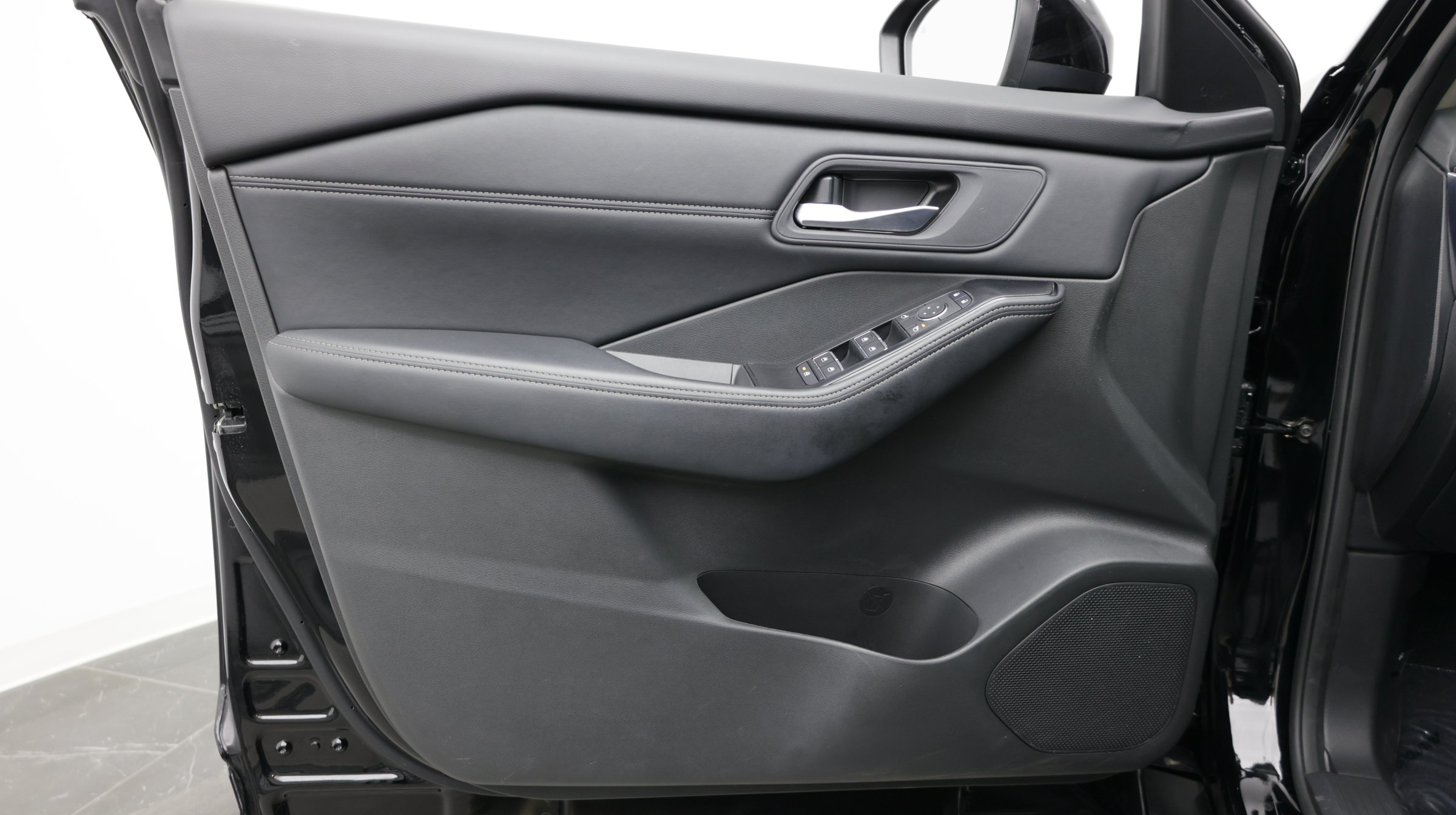 Used 2026 Nissan Rogue SL FWD image 12