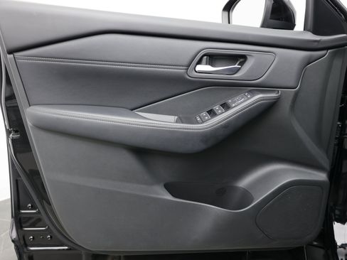 Used 2026 Nissan Rogue SL FWD image 12