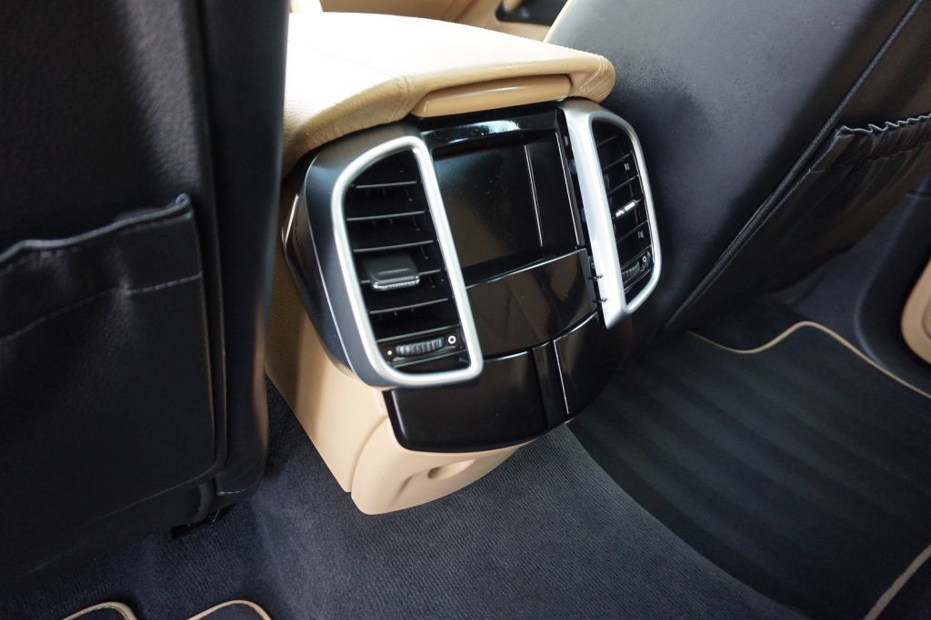Used 2014 Porsche Cayenne Platinum Edition AWD/4WD image 19