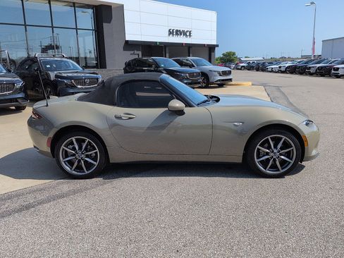 Used 2023 MAZDA MX-5 Miata Grand Touring RWD image 2