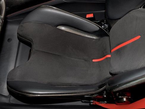 Used 2022 Ferrari SF90 Spider image 10