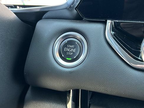 Used 2025 GMC Canyon Elevation RWD image 17