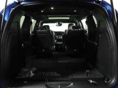 New 2026 Chrysler Pacifica Limited image 9