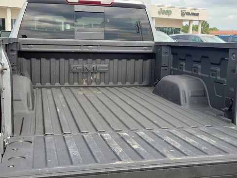 Used 2025 GMC Sierra 1500 Elevation w/ Elevation Premium Package AWD/4WD image 8