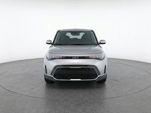 Used 2025 Kia Soul LX w/ LX Technology Package FWD image 2
