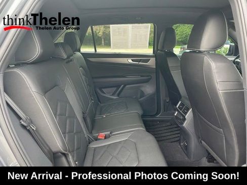 Used 2025 Volkswagen Atlas Cross Sport SE w/ Panoramic Sunroof Package AWD/4WD image 11