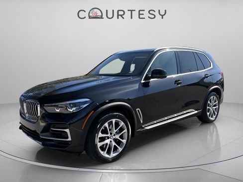 Used 2023 BMW X5 xDrive40i w/ Premium Package image 4