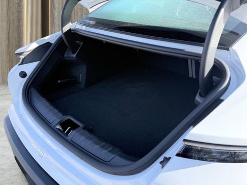 Used 2022 Porsche Taycan image 18