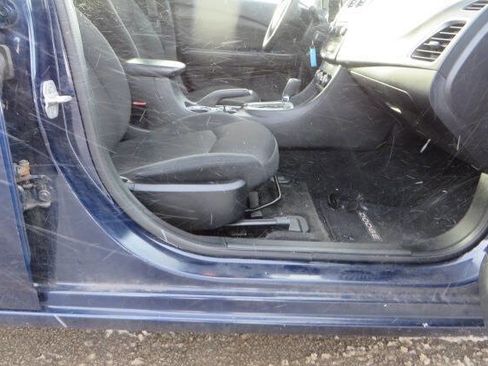 Used 2013 Dodge Avenger SE image 17