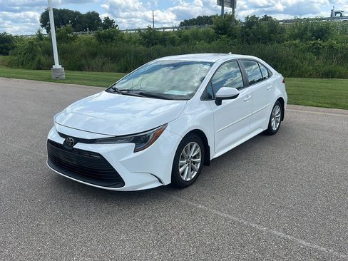 Used 2024 Toyota Corolla LE w/ LE Convenience Package FWD image 7