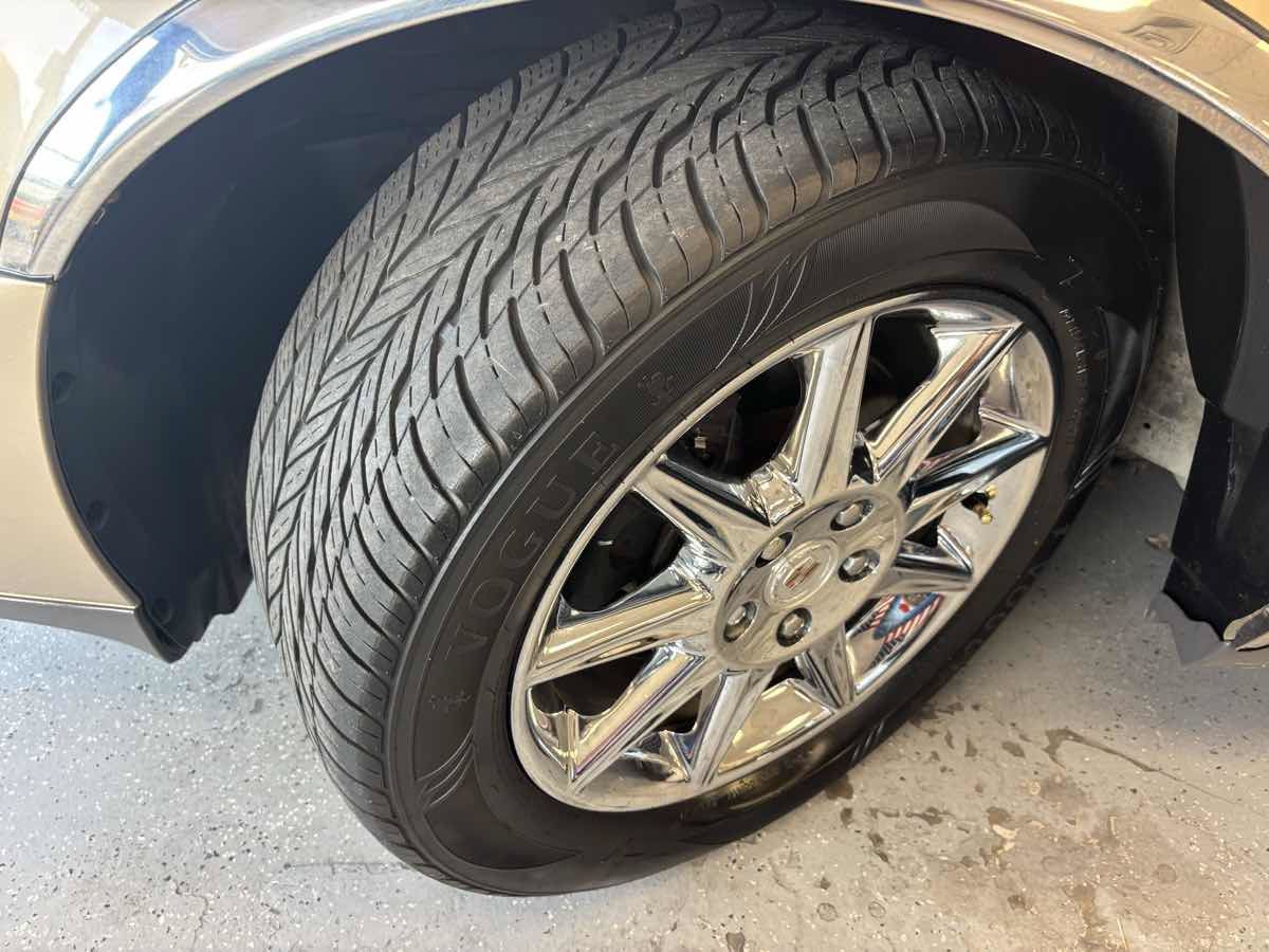 Used 2005 Cadillac De Ville FWD image 25