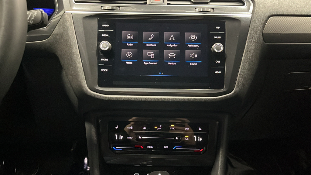 Used 2022 Volkswagen Tiguan SE AWD/4WD image 12