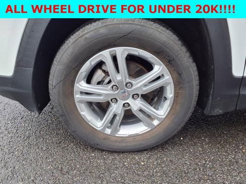 Used 2022 GMC Terrain SLE image 7