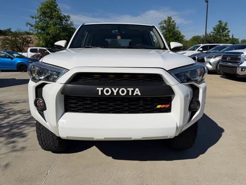 Used 2018 Toyota 4Runner SR5 Premium AWD/4WD image 2
