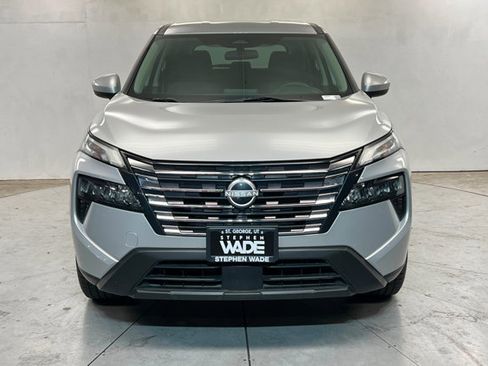 Used 2024 Nissan Rogue SV AWD/4WD image 8