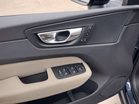 New 2026 Volvo XC60 B5 Plus w/ Climate Package image 10