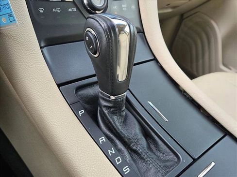Used 2013 Ford Taurus SEL FWD image 15