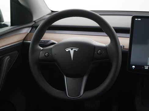 Used 2023 Tesla Model Y Long Range AWD/4WD image 17