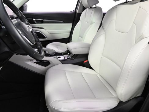 Used 2022 Kia Telluride S image 13