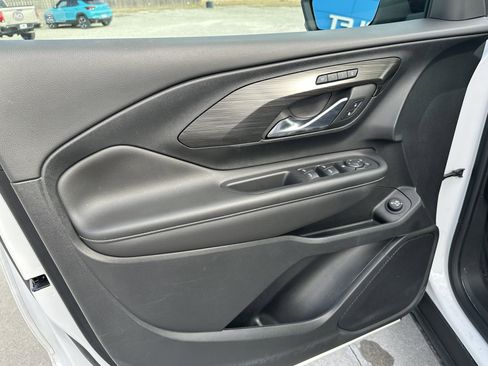 Certified 2022 GMC Terrain SLT w/ Elevation Edition image 9