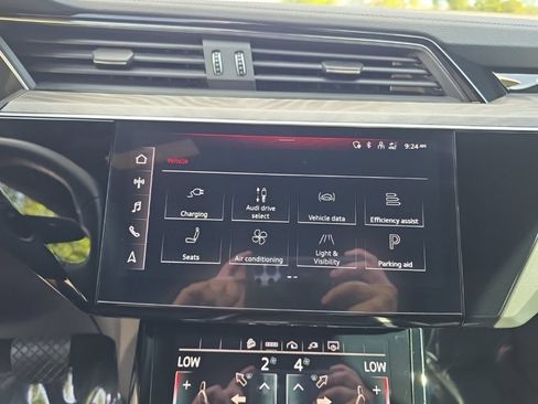Used 2024 Audi Q8 e-tron Premium AWD/4WD image 16