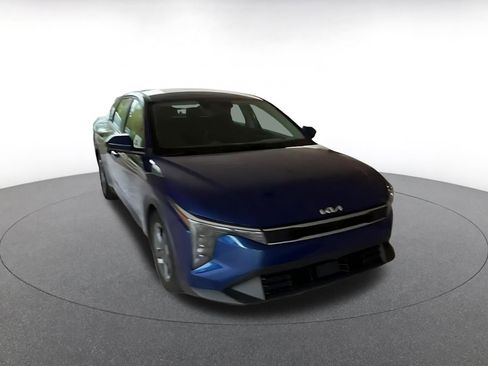 Used 2025 Kia K4 FWD image 3