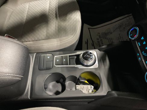 Used 2021 Ford Escape SE image 5