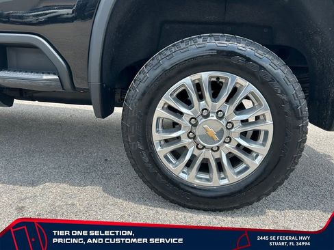 Used 2022 Chevrolet Silverado 2500 High Country w/ Technology Package AWD/4WD image 9