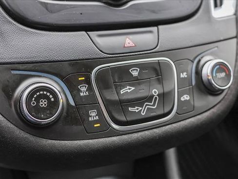 Used 2018 Chevrolet Malibu LT image 19