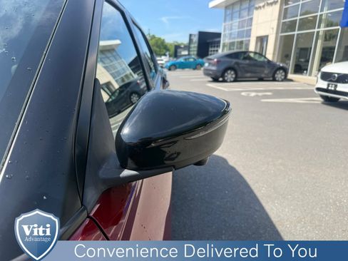 Used 2021 Nissan Kicks SR FWD image 11