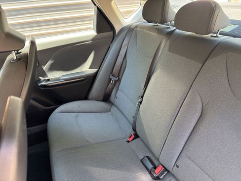 Used 2025 Kia K4 FWD image 35