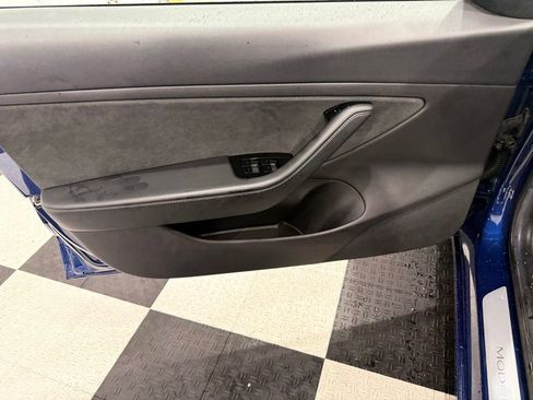 Used 2019 Tesla Model 3 Standard Range image 13