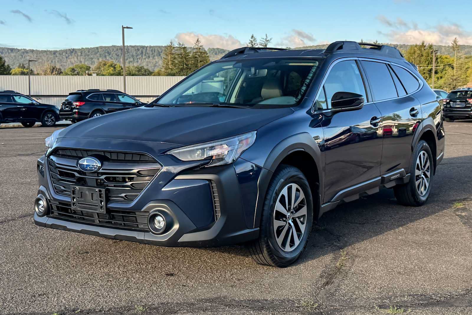 Used 2025 Subaru Outback Premium AWD/4WD image 7