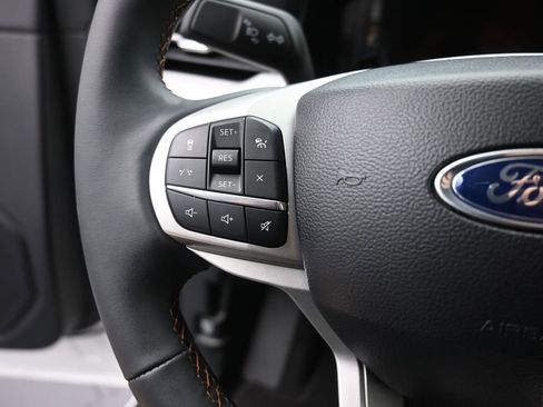 Used 2025 Ford Explorer Active w/ Active Comfort Package image 4