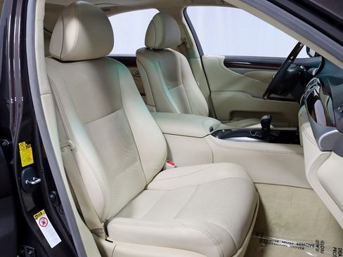 Used 2013 Lexus LS 460 AWD w/ Ultra Luxury Pkg image 26